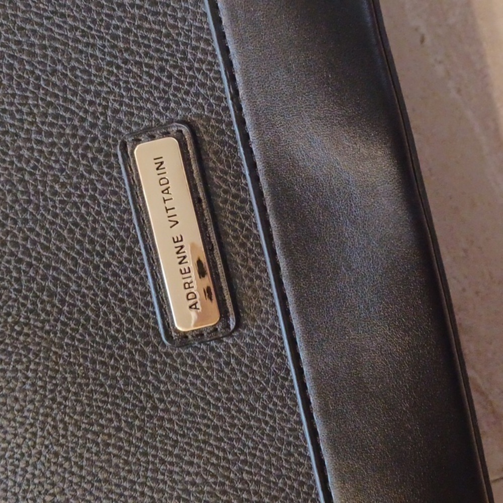 STUNNING Adrienne Vittadini Black Shoulder Bag - Picture 7 of 12